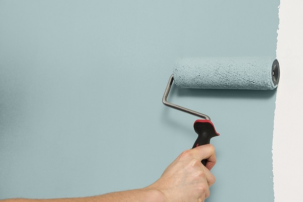 Sử dụng sơn chống thấm trước khi sơn màu để bảo vệ công trình